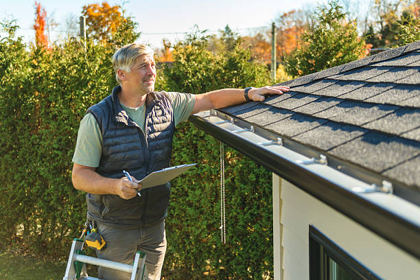 Professional Roofing technician working in Lyons, OR